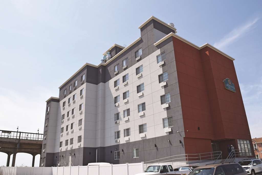La Quinta Inn & Suites Far Rockaway - Beach Hotel Nova York Exterior foto